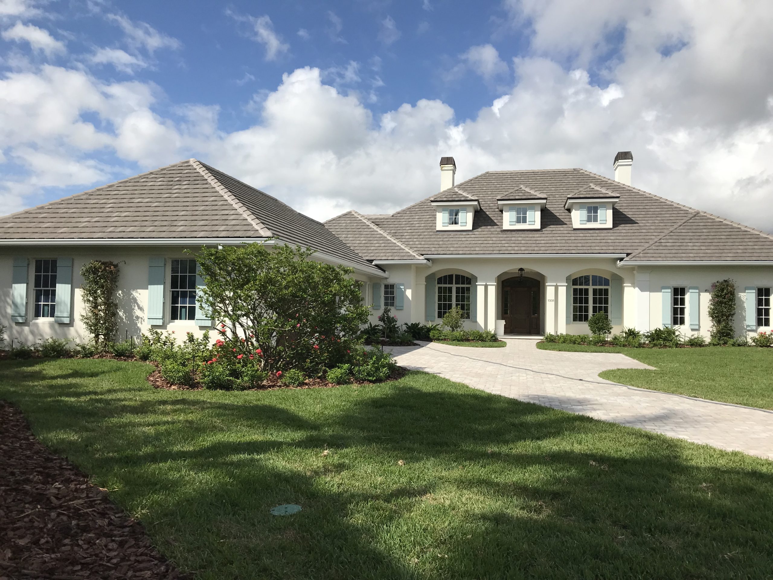 Read more about the article How to Choose the Right Shutter Style for Your Home’s Architecture