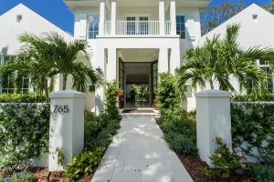 Read more about the article How to Match Shutters with Your Windows, Doors, and Roof Color