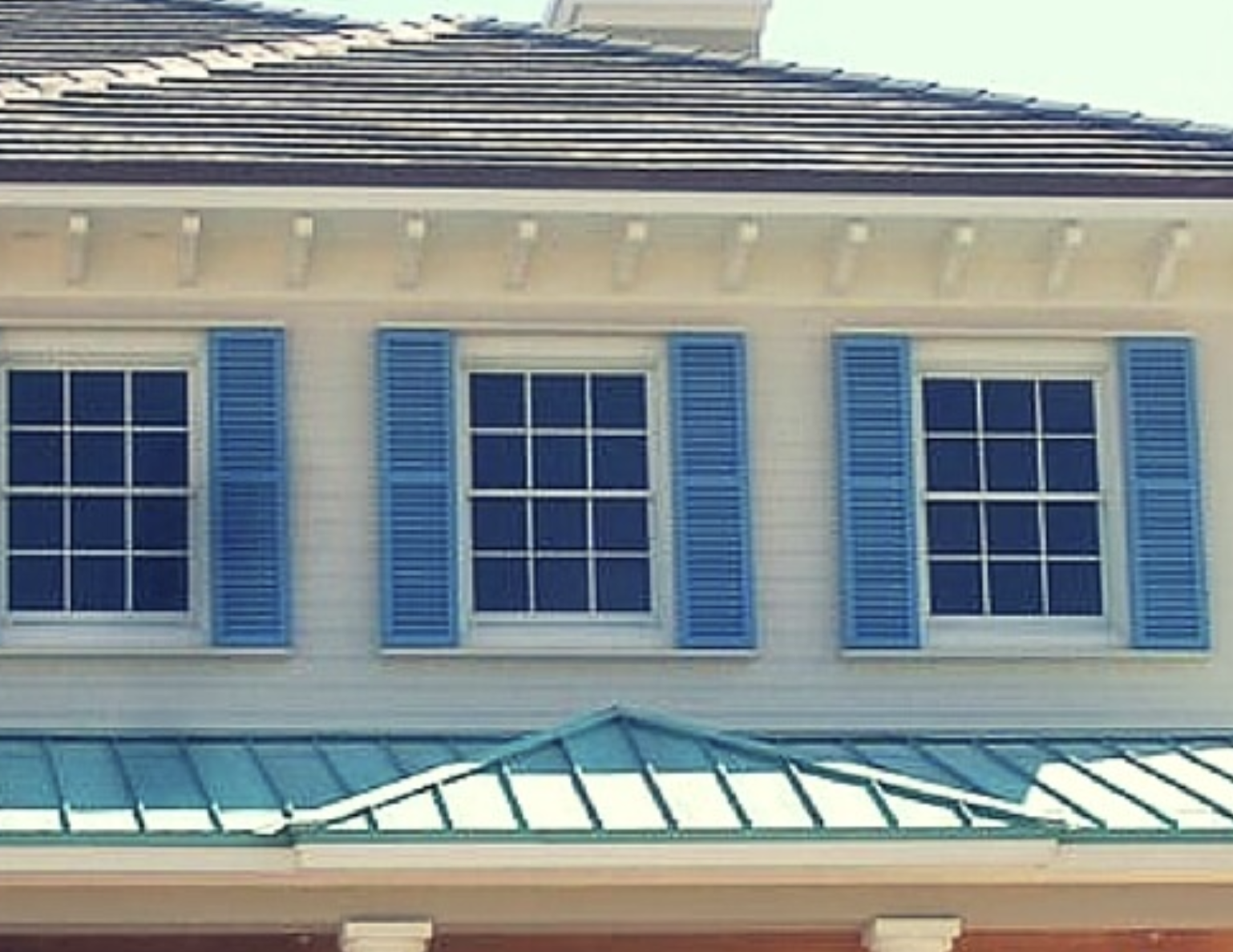 You are currently viewing Why Contractors Choose a Local Shutter Manufacturer | Palm Coast Shutters